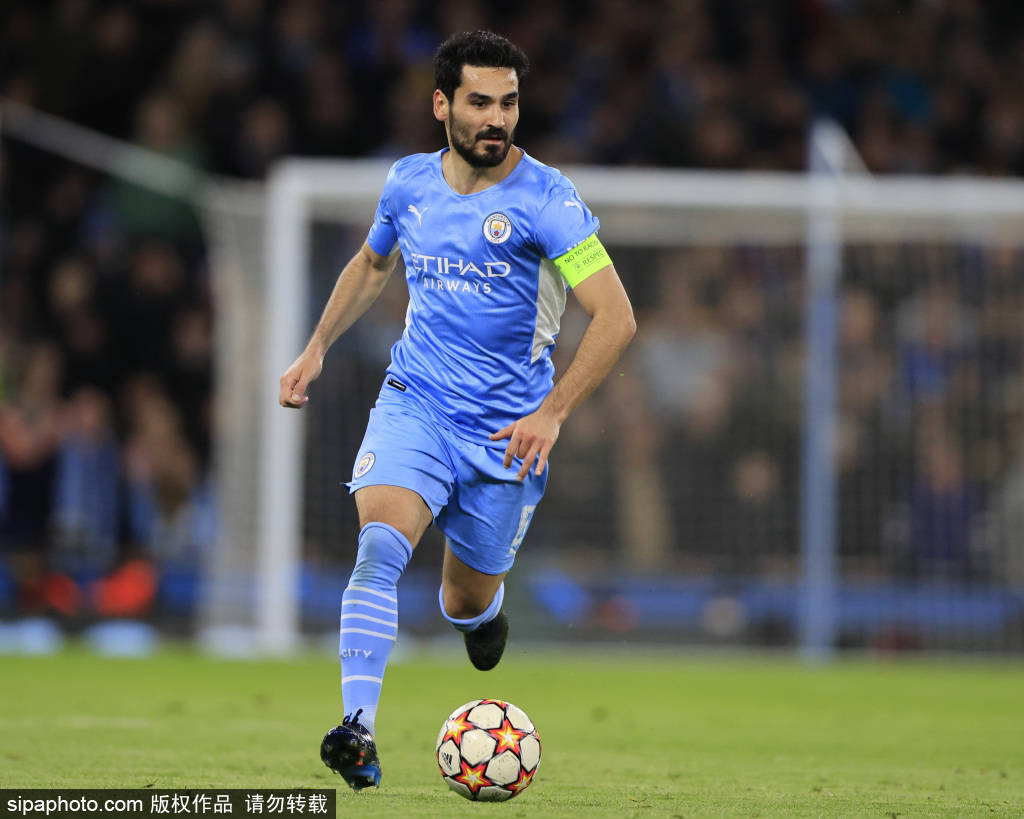 不用戴智能设备也能沉浸体验，主裁视角回顾维拉2-1曼联（无需智能穿戴也能沉浸观赛：主裁视角重温维拉2-1曼联）