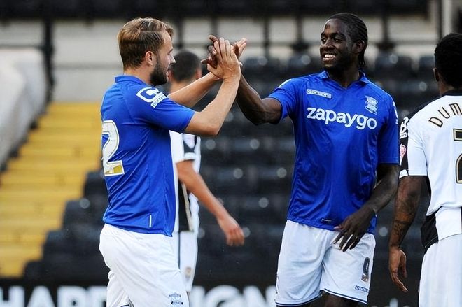 篮球火箭球队训练营气氛积极