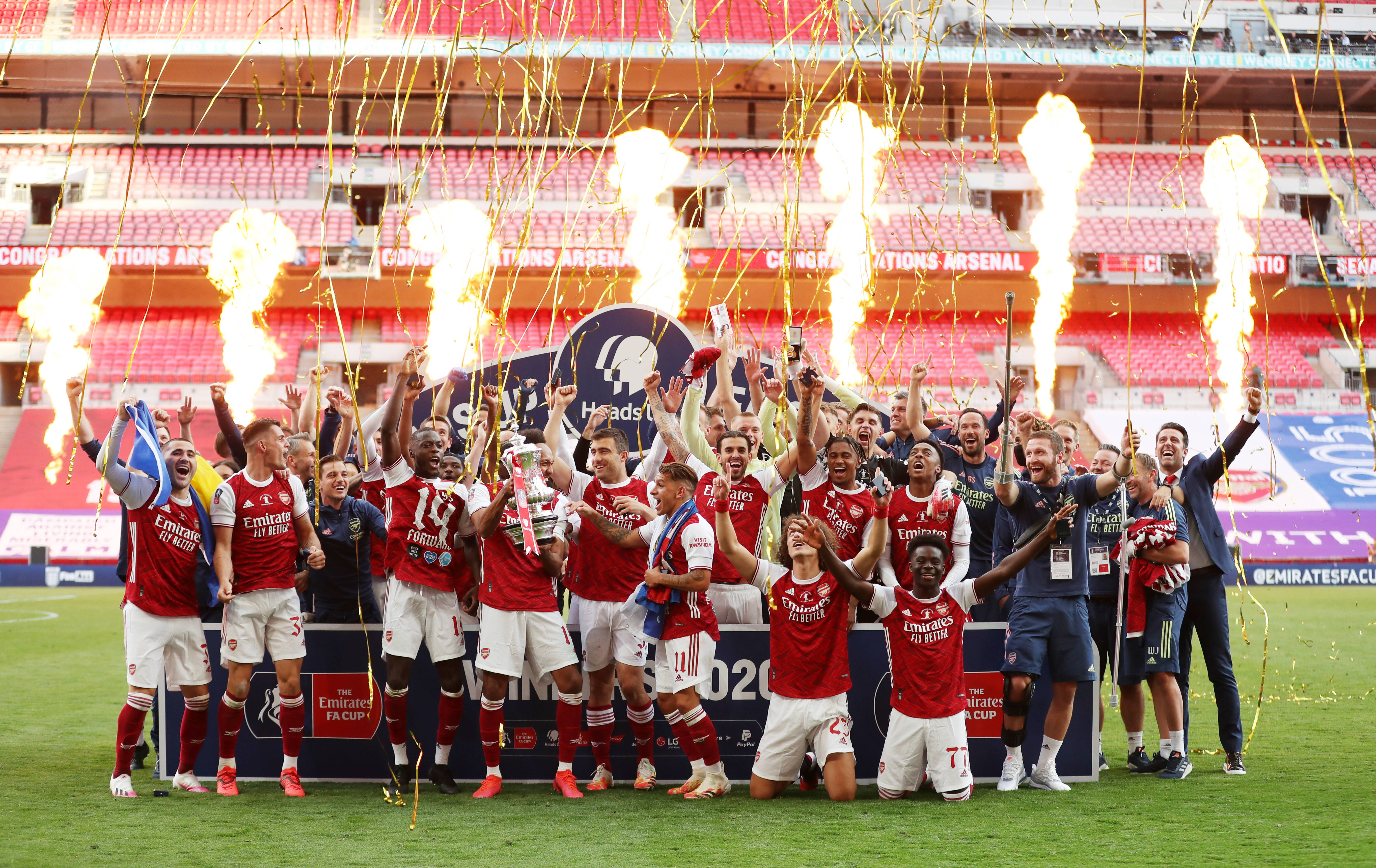 联合国难民署75周年慈善之夜在沪举行，杨扬陈露等体坛明星助阵