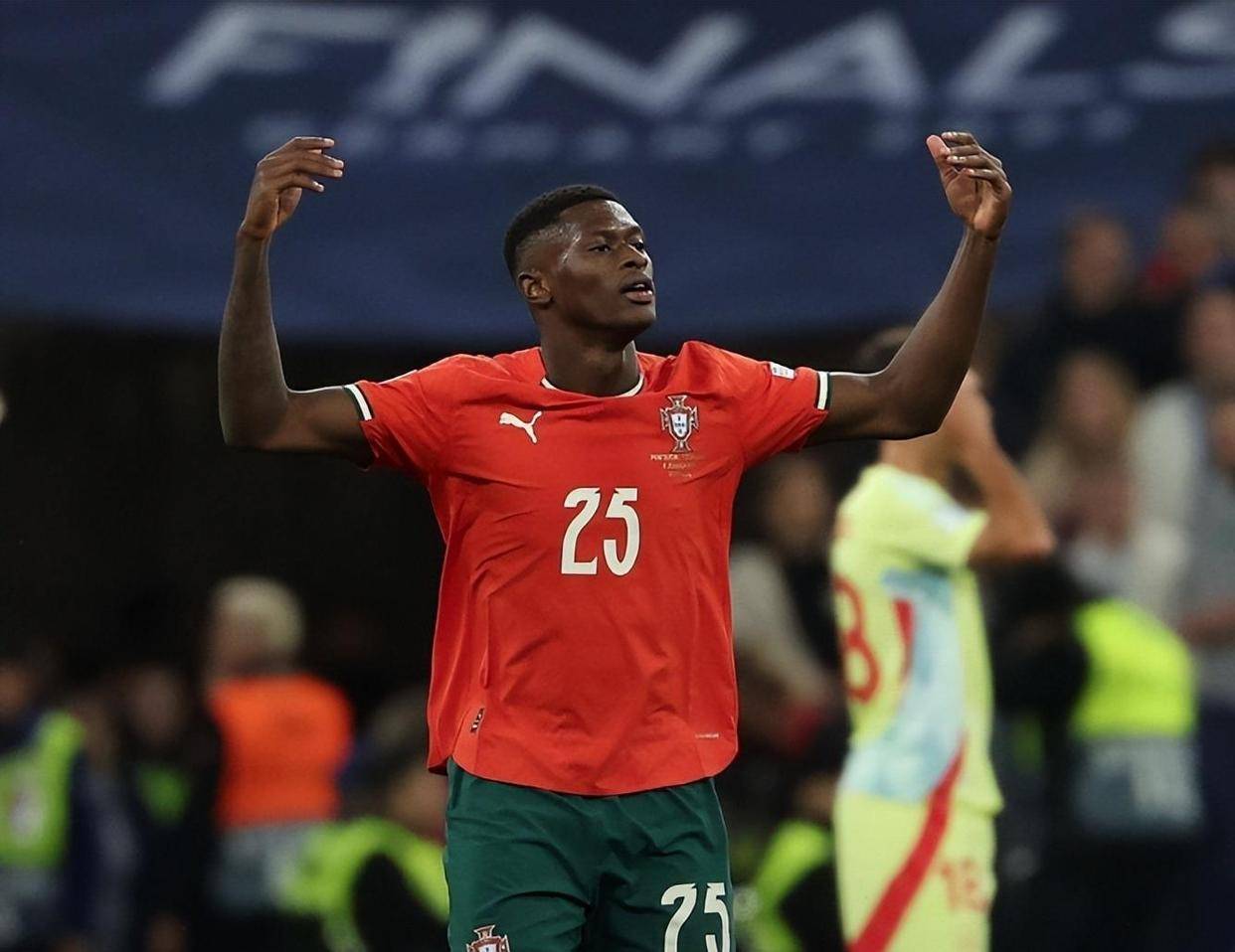 在重庆铜梁备战期间，U16国足参观了邱少云烈士纪念馆