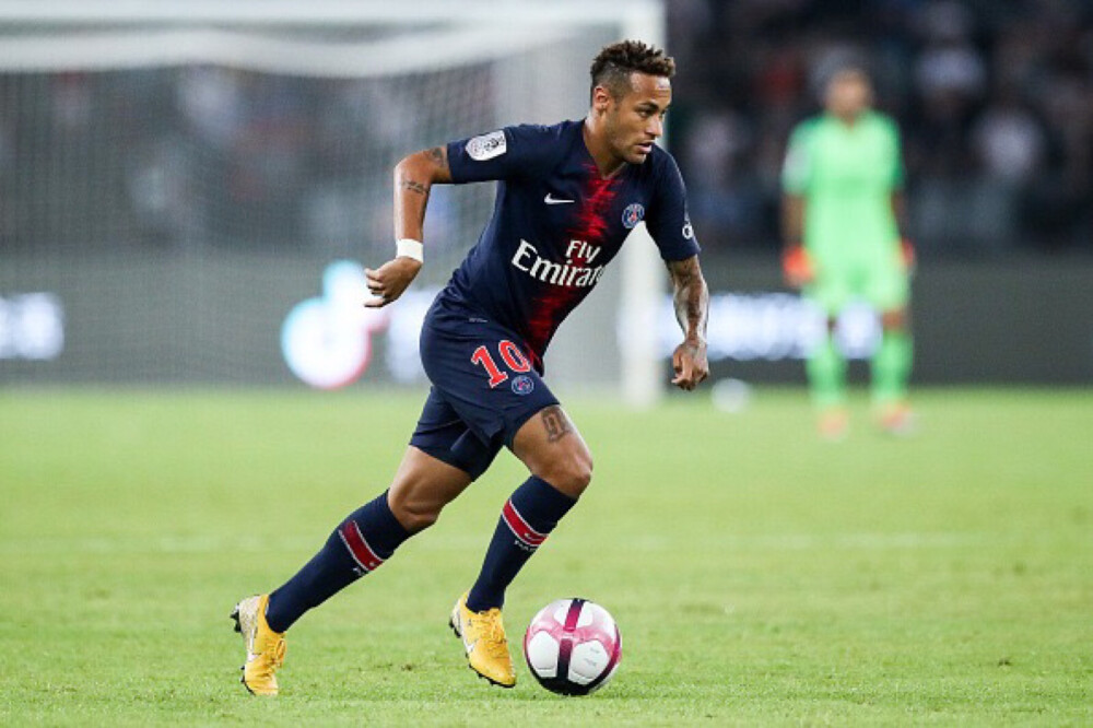 霍伊伦意杯夺冠后发文庆祝 多位曼联前队友点赞（夺得意杯后霍伊伦社媒发文庆祝 多名曼联旧将点赞）