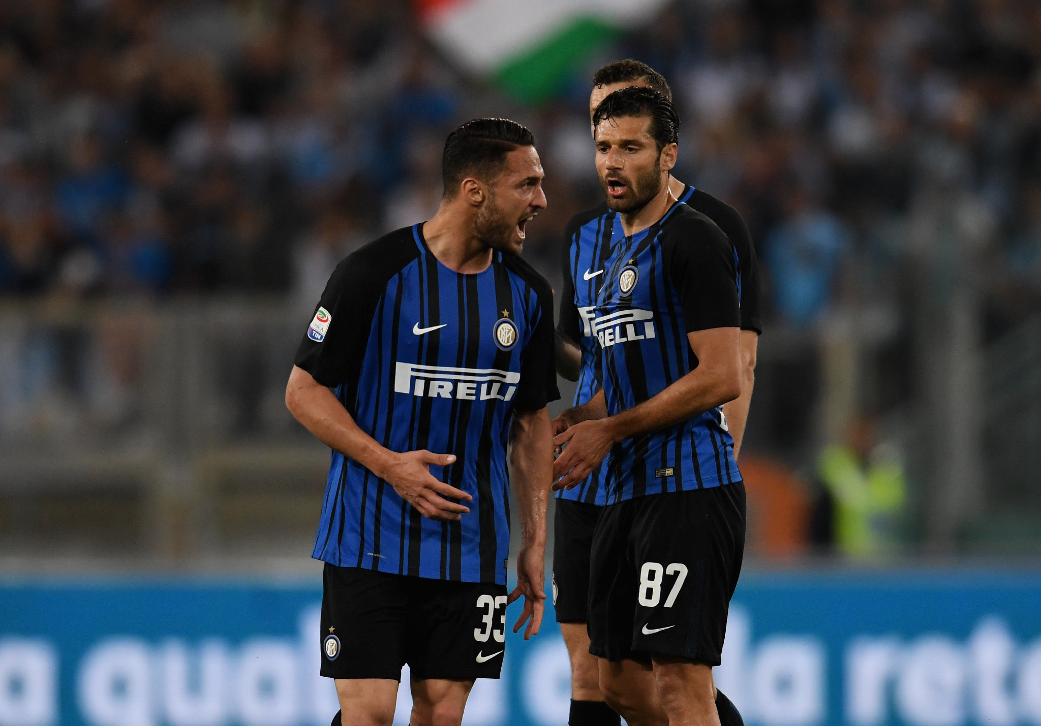 足坛年终大战淘汰赛实时赛况：圆神、魔笛谁能晋级下一轮？（年末足坛淘汰赛现场直击：圆神与魔笛谁将挺进下一轮？）