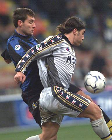 欧冠：巴黎2-1战胜曼联（欧冠：巴黎2比1力克曼联）